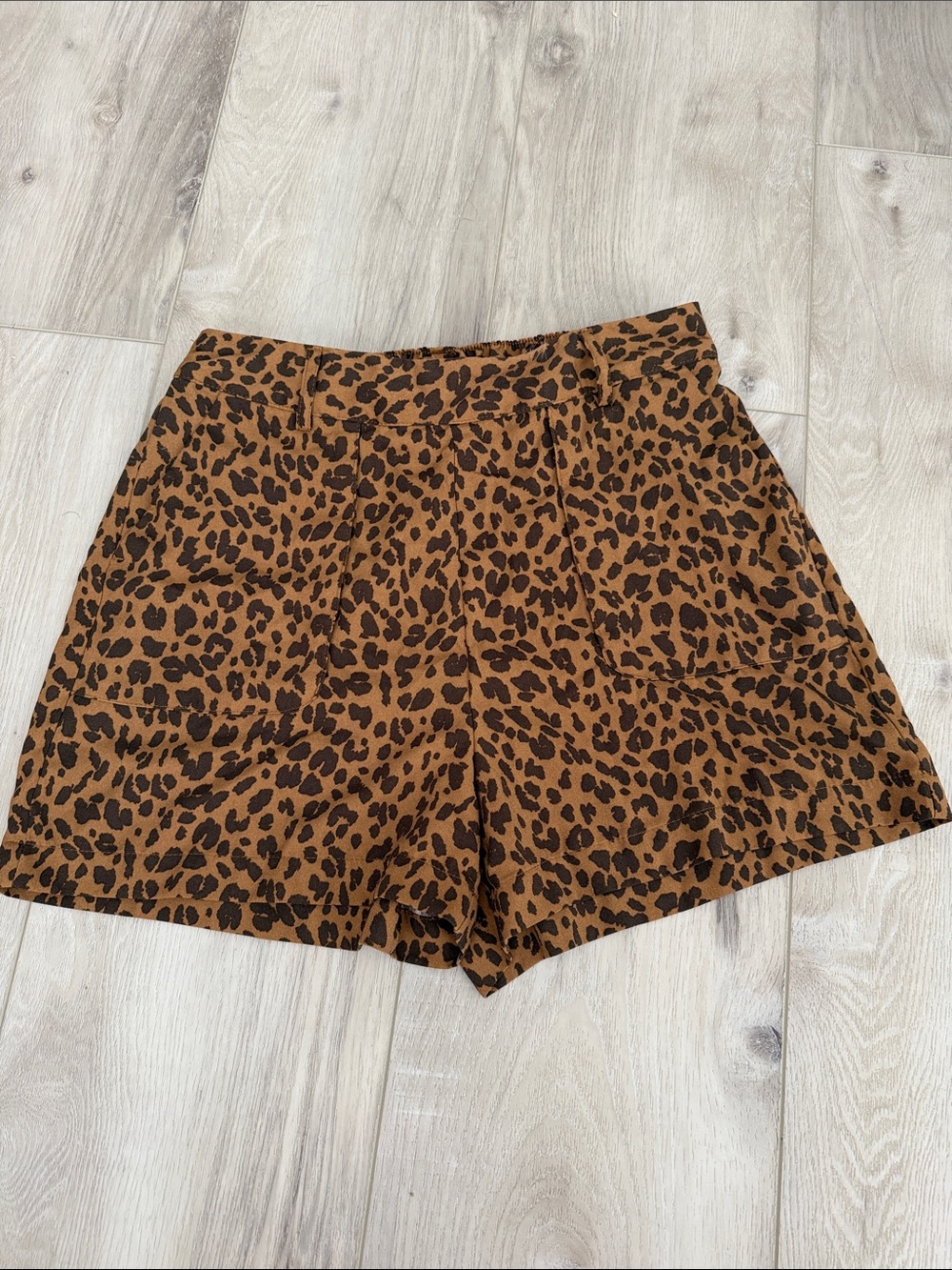 Leopard Print Women's High-Rise Shorts (M)